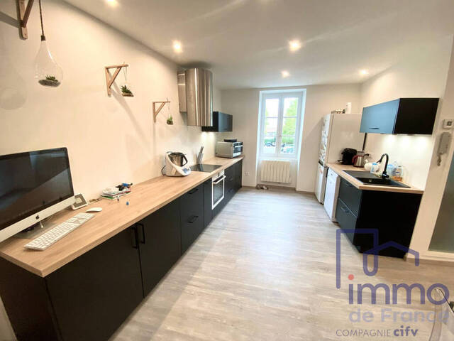 Sale Ancient house 4 rooms 93 m² Montbrison 42600
