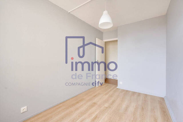 Sale Apartment 4 rooms 66 m² Villeurbanne 69100