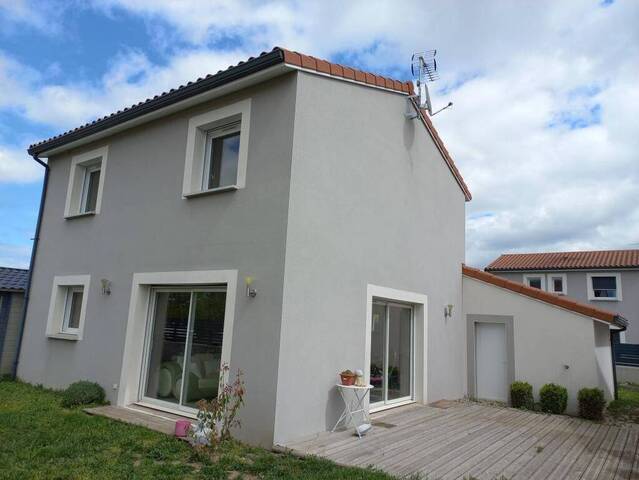 Rent Detached house 4 rooms 97 m² Saint-Cyprien 42160