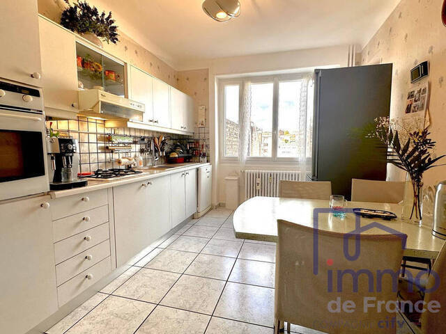 Sale Apartment 5 rooms 114 m² Saint-Étienne 42000