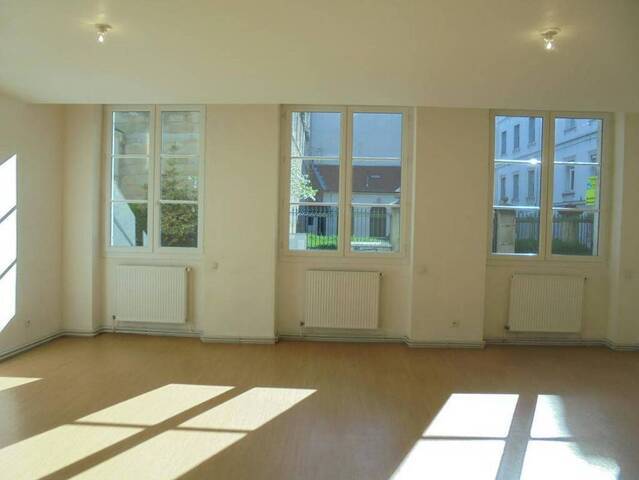 Rent Apartment 4 rooms 107 m² Saint-Étienne 42000