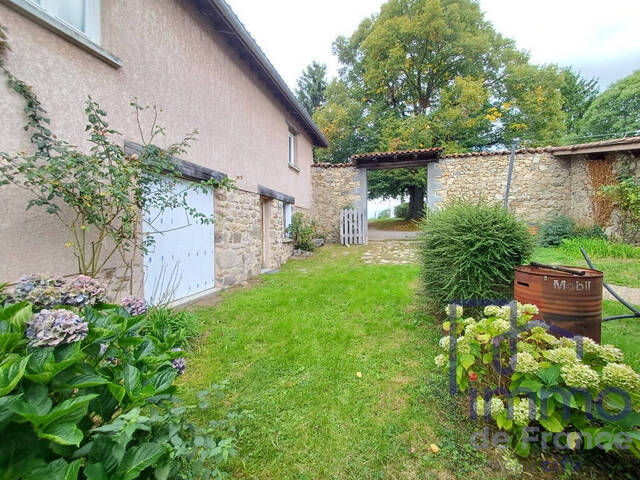 Sale Farmhouse 9 rooms 330 m² Grammond 42140