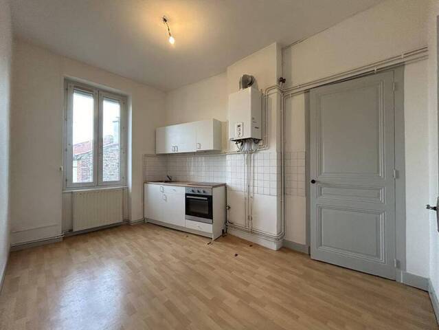 Rent Apartment 1 room 33 m² Villars 42390