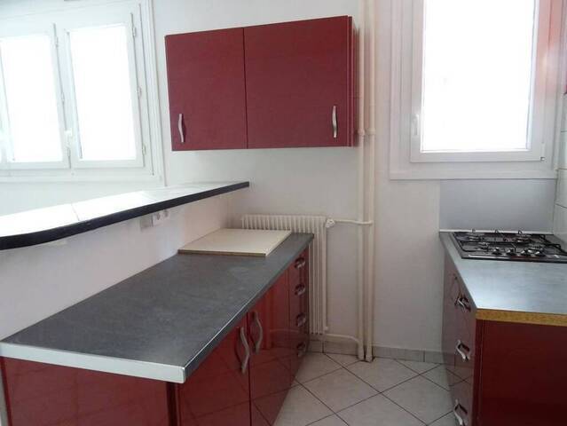 Rent Apartment 2 rooms 42 m² Saint-Étienne 42000