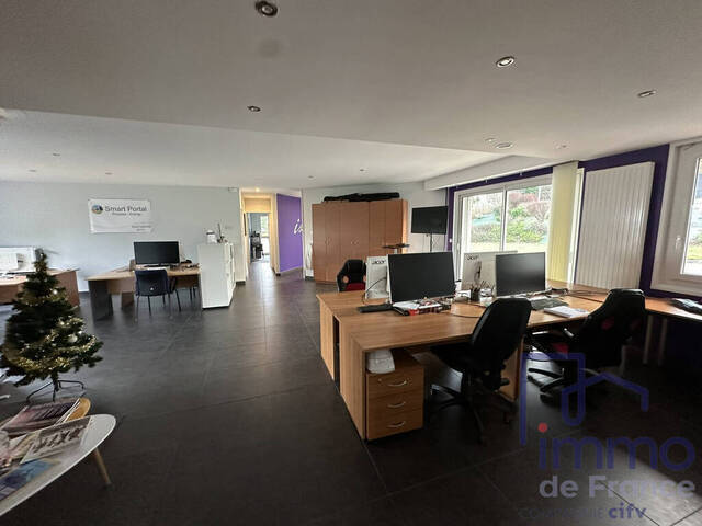 Vente Local bureau 163 m² Saint-Just-Malmont 43240