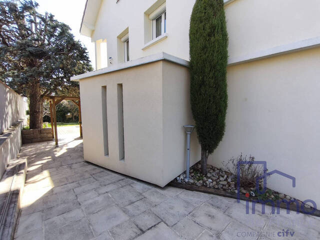 Vente Maison villa 8 pièces 217.68 m² Saint-Just-Saint-Rambert 42170