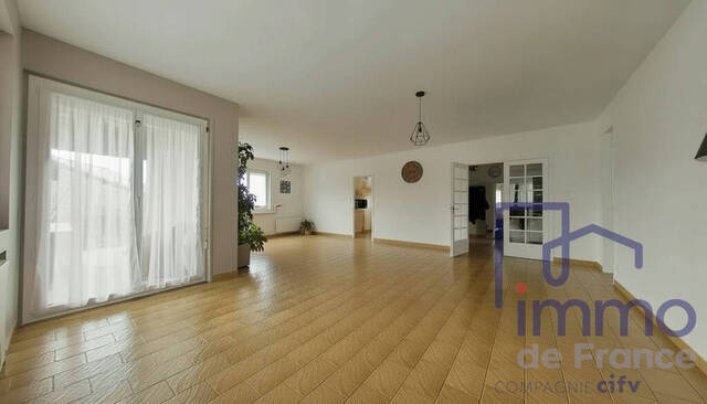 Vente Maison 8 pièces 221.83 m² Roche-la-Molière 42230