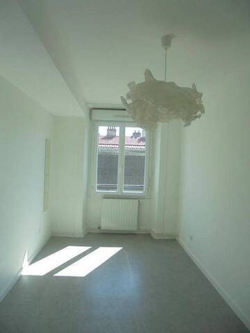 Rent Apartment 2 rooms 42 m² Saint-Étienne 42000 HYPER CENTRE