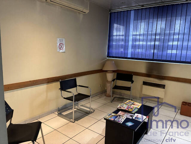 Sale Professional premises commercial premises 120 m² Saint-Étienne 42000