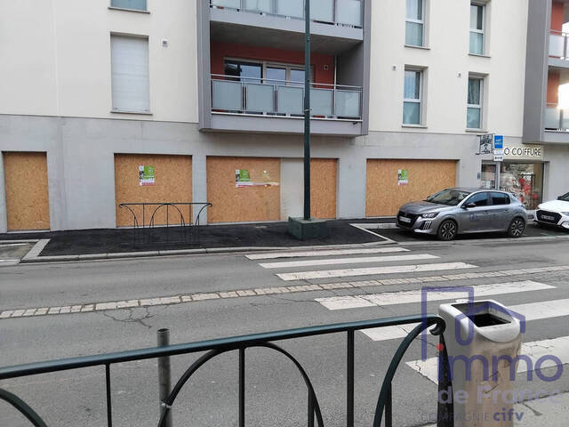Sale Professional premises commercial premises 120.2 m² Savigneux 42600