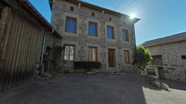 Rent Detached house 5 rooms 121 m² Saint-Genest-Malifaux 42660