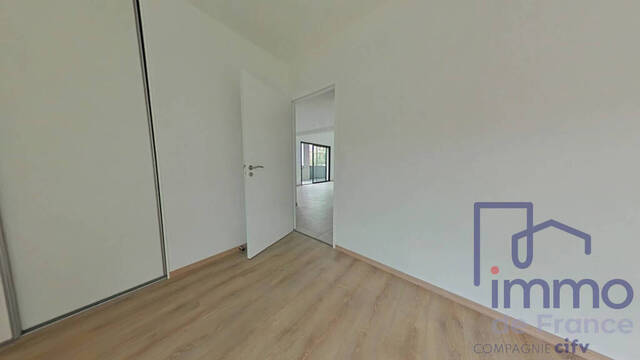 Sale Apartment 3 rooms 65 m² Saint-Genest-Lerpt 42530
