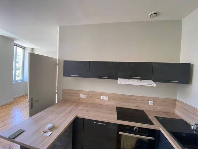 Location Appartement studio 1 pièce 23 m² Saint-Étienne 42000 CHAVANELLE