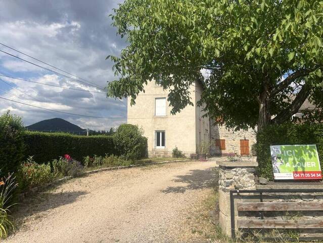 Location Maison de village 5 pièces 105 m² Saint-Étienne-Lardeyrol 43260