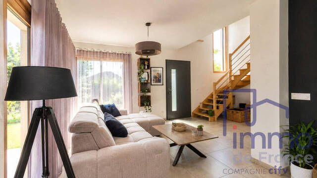 Vente Maison contemporaine 4 pièces 112.1 m² Saint-Bonnet-les-Oules 42330