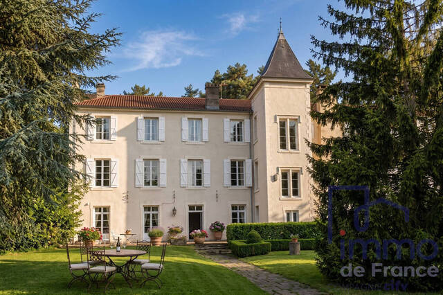 Vente Maison 32 pièces 455.72 m² L' Étrat 42580