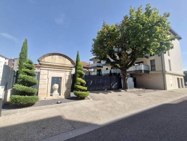 Location Local commercial Bourgoin-Jallieu 38300