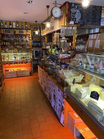 Sale Professional premises epicerie 38 m² Saint-Avre (73130)