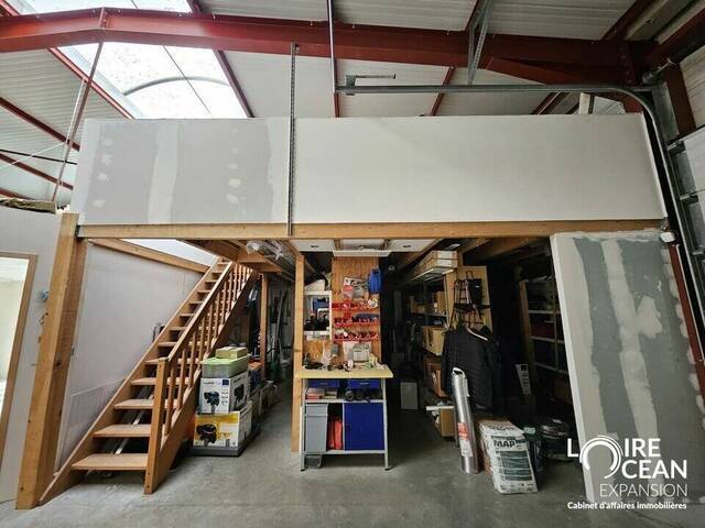 Rent Professional premises livbre - ex activité artisanale 130 m² La Montagne (44620)