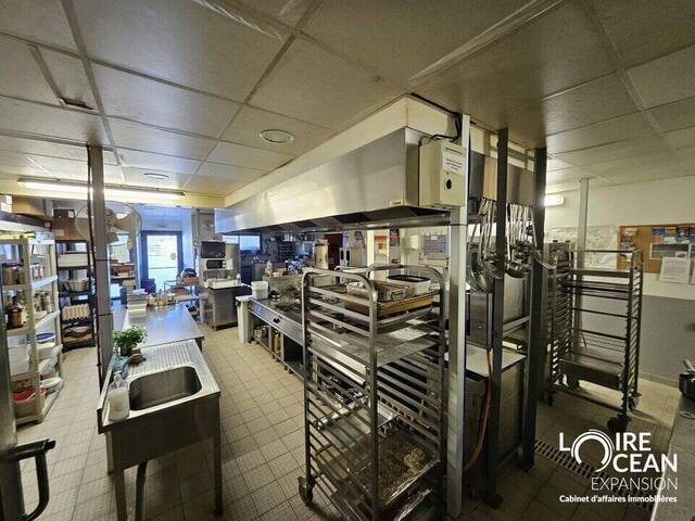 Sale Professional premises 680 m² Pornic (44210)