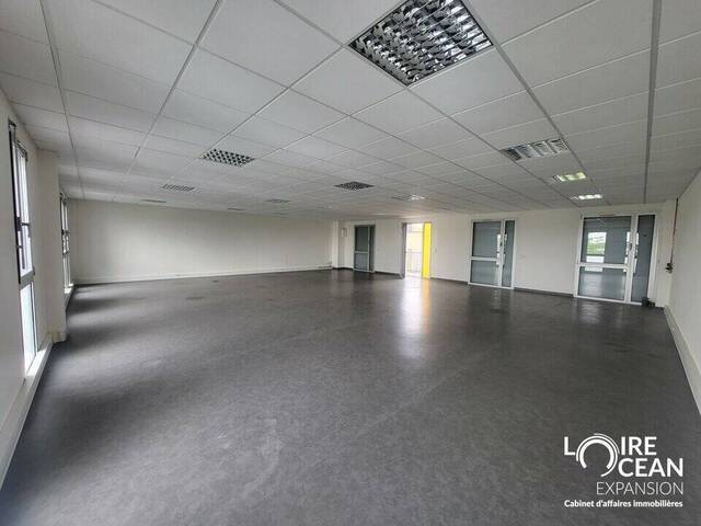 Louer Local bureaux - activités tertiaires et services 123 m² Pornic (44210)