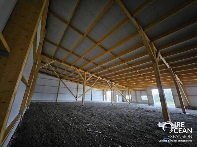 Rent Professional premises 269 m² Bouaye (44830)