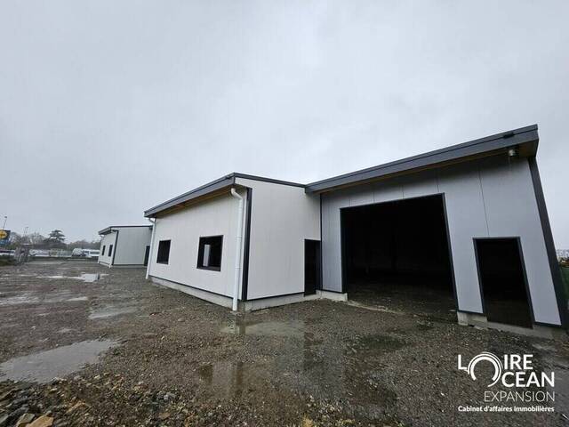 Rent Professional premises 265 m² Bouaye (44830)