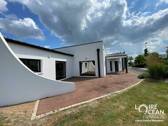 Vente Local 908 m² Nantes (44000)