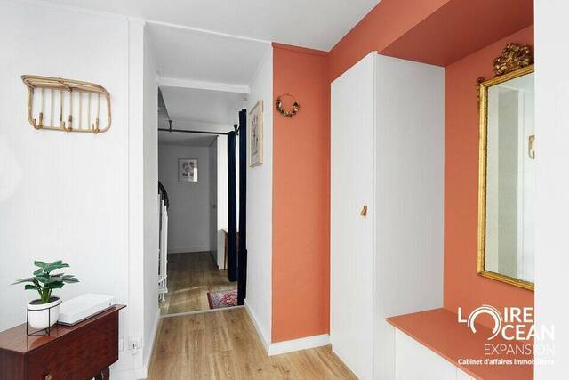 Sale Professional premises 44 m² Nantes (44300)