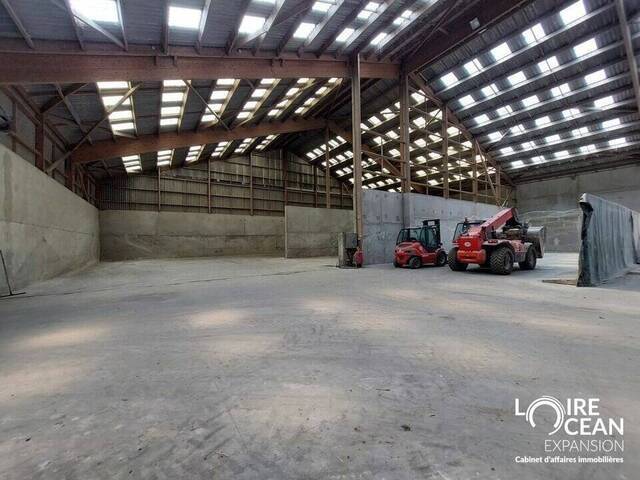Rent Professional premises 6830 m² Le Loroux-Bottereau (44430)