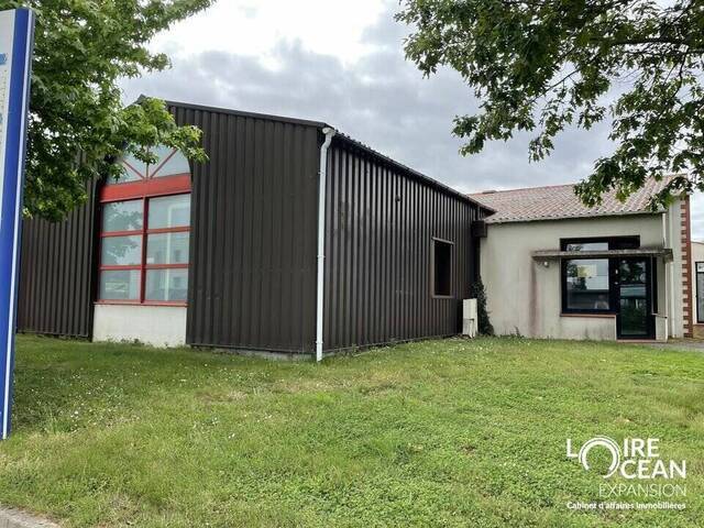 Sale Professional premises 210 m² Challans (85300)