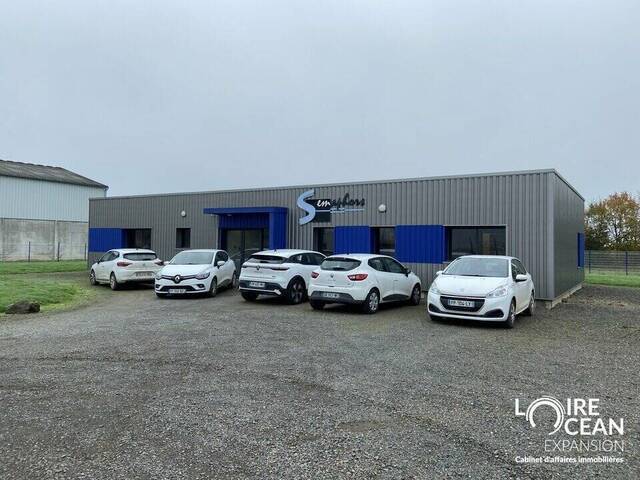 Sale Professional premises 200 m² Saint-Pierre-Montlimart (49110)