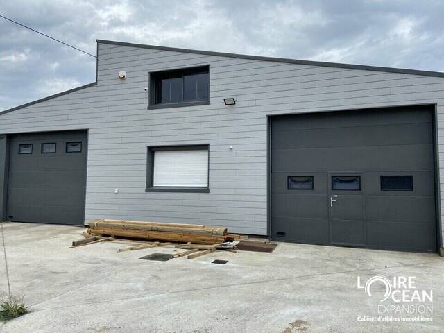 Rent Professional premises 425 m² Saint-Julien-de-Concelles (44450)