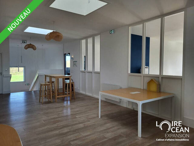Louer Local bureaux 200 m² Saint-Hilaire-de-Chaléons (44680)