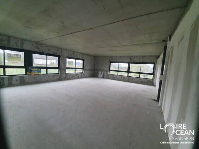 Sale Professional premises 74.22 m² Guérande (44350)