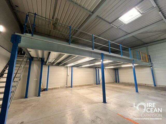 Rent Professional premises 334 m² Bouaye (44830)