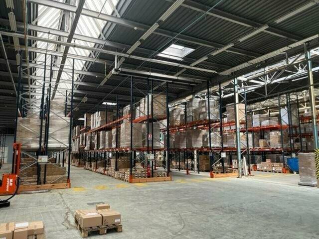 Rent Professional premises 2860 m² Cholet (49300)