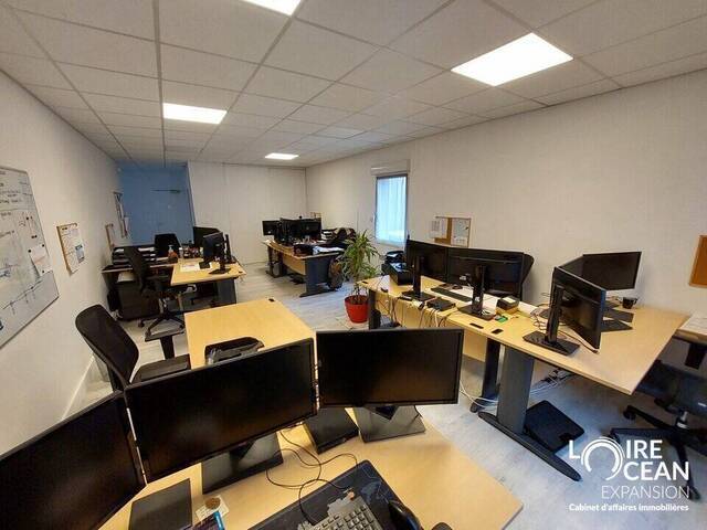 Sale Professional premises 69 m² Nantes (44000)
