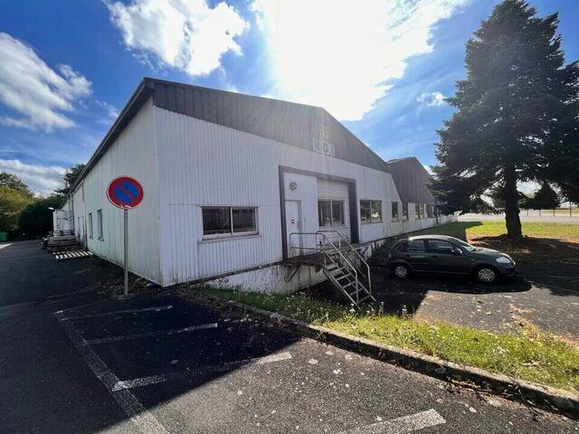 Rent Professional premises 955 m² Cholet (49300)