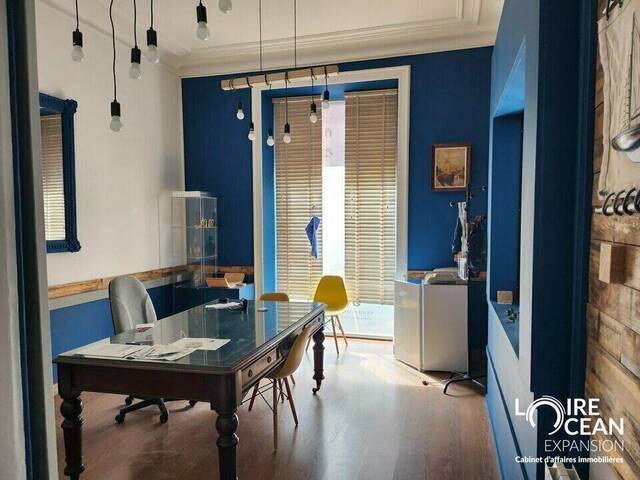 Sale Professional premises 180 m² Pornic (44210)