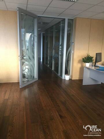 Rent Professional premises 125 m² Nantes (44000)