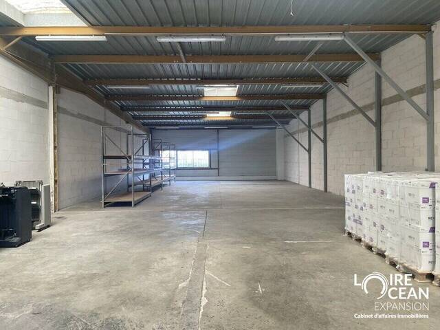 Rent Professional premises 280 m² Avrillé (49240)