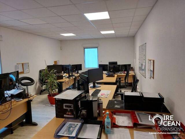 Rent Professional premises 69 m² Nantes (44000)