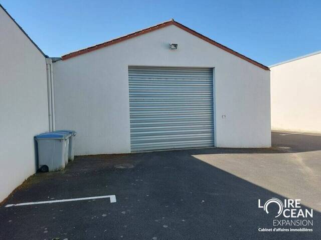 Rent Professional premises 343 m² Nantes (44000)
