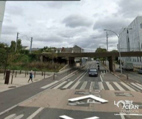 Sale Professional premises 116 m² Nantes (44200)