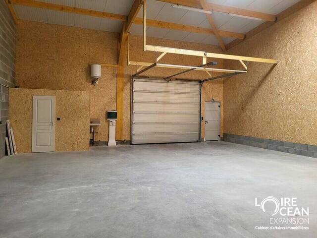 Louer Local carrelage-faience-dallage 118 m² Saint-Brevin-les-Pins (44250)