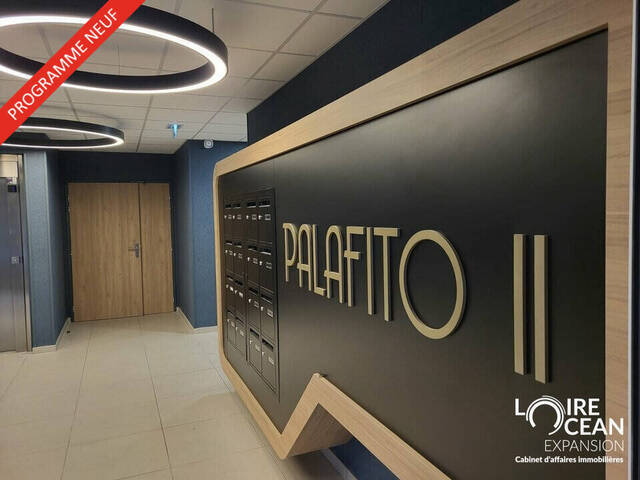 Sale Professional premises 130.77 m² Pornic (44210)