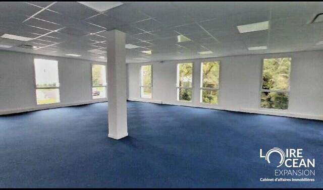 Rent Professional premises 138.09 m² Pornic (44210)