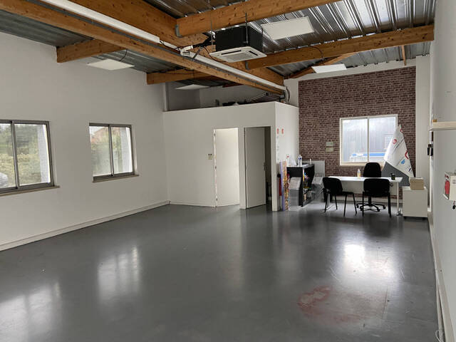 Rent Professional premises commercial premises 140 m² Poitiers (86000)