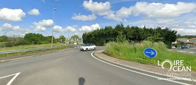 Rent Professional premises office 230 m² Nantes (44000)
